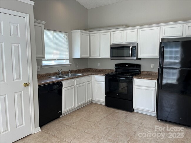 Building Photo - 6918 Kentucky Derby Dr