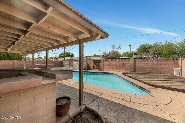 Building Photo - 439 E Malibu Dr