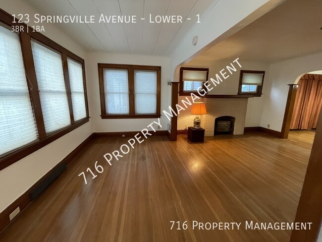 Building Photo - 3 Bedroom apartment located across from UB...