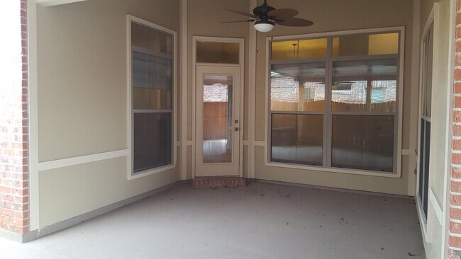 Building Photo - 502 Doloria Dr