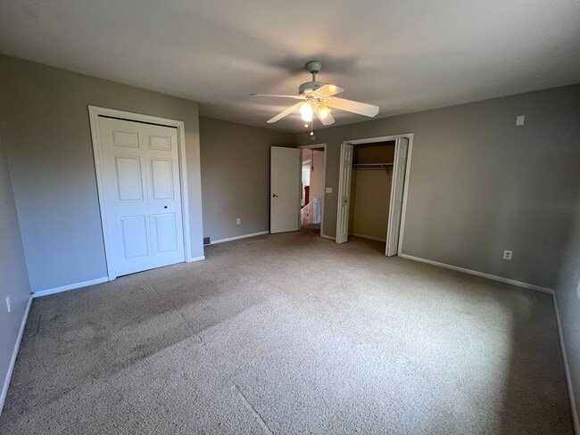 Building Photo - Two Bedroom Duplex in Kentwood!