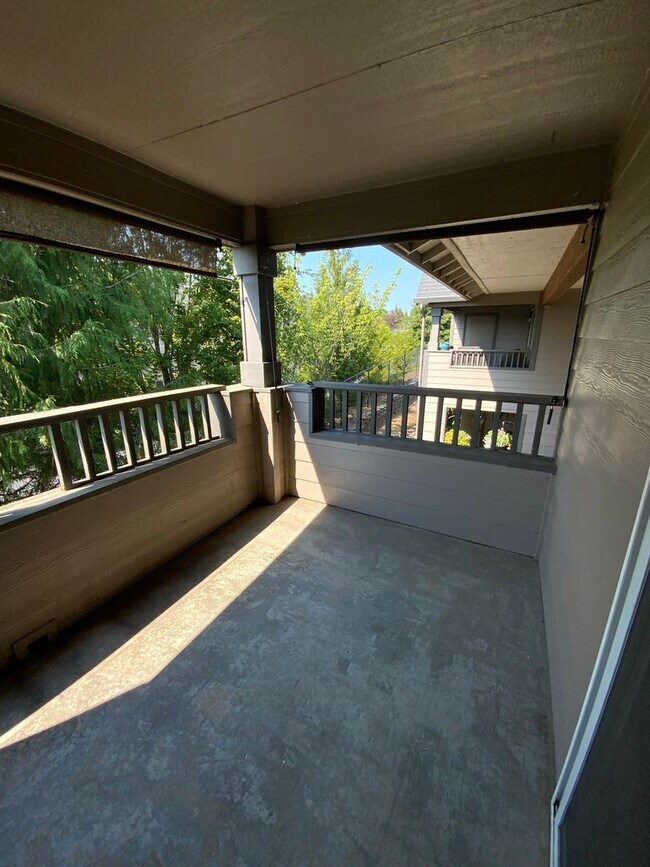 Building Photo - Holiday Move-in Special! Modern 2B, 2Ba Condo in Exclusive Gated Community!