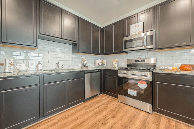 Building Photo - 7538 Coral Ter Dr
