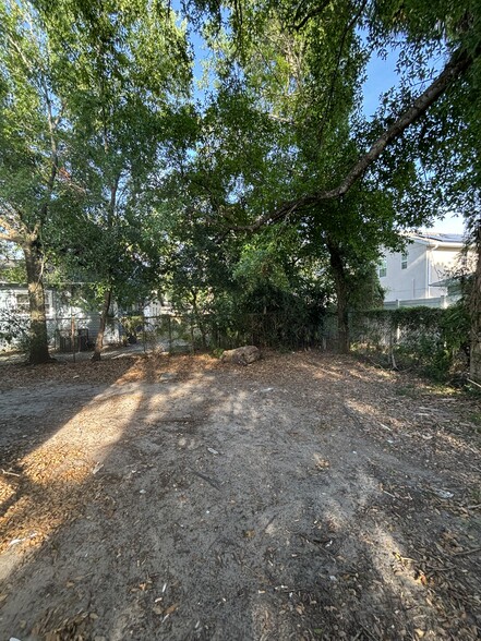 Building Photo - 2217 E 19th Ave