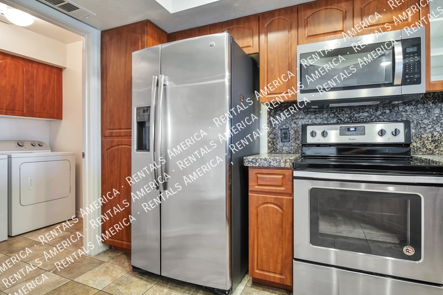 Building Photo - 5104 N 32nd St