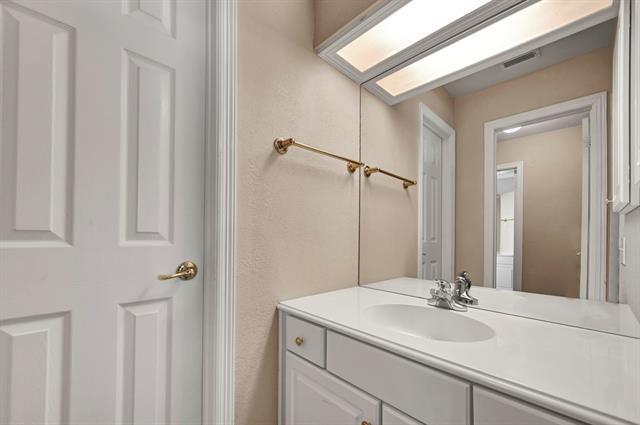 Building Photo - 306 Canyon Lake Dr