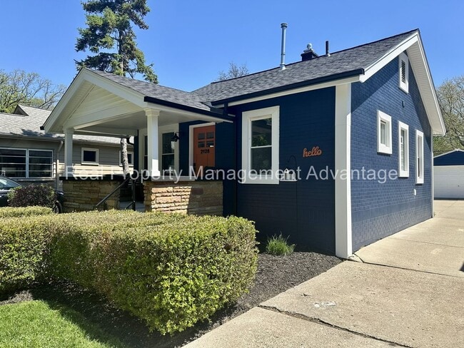 Building Photo - Beautifully Updated 2-Bedroom Home w/ 2-Ca...
