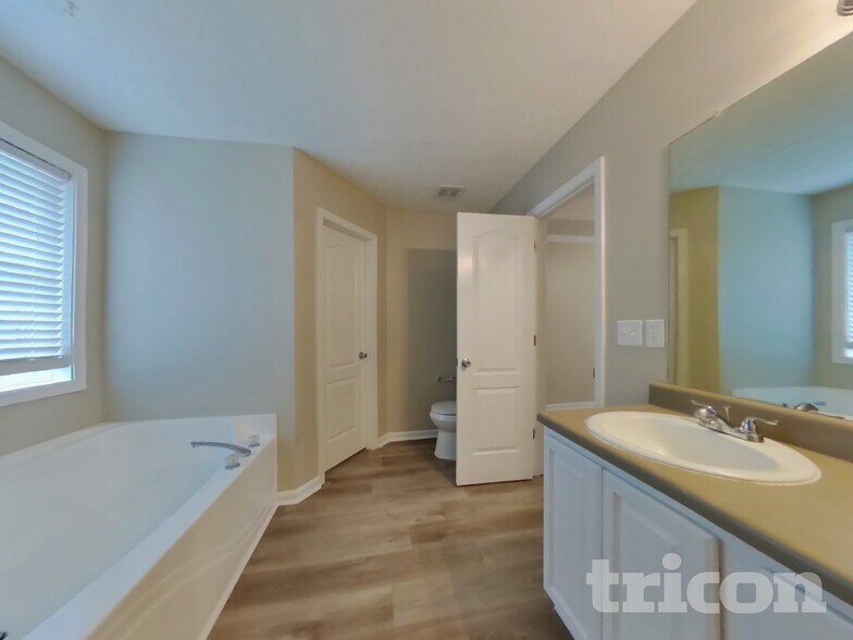 Building Photo - 581 Meadow Spring Dr