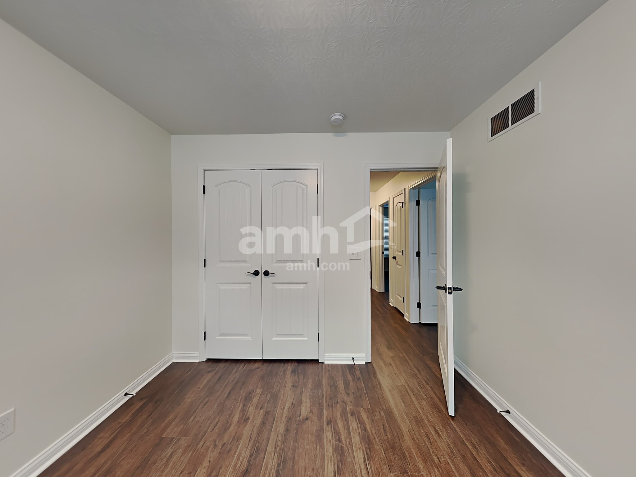 Building Photo - 1264 Woodford Ct