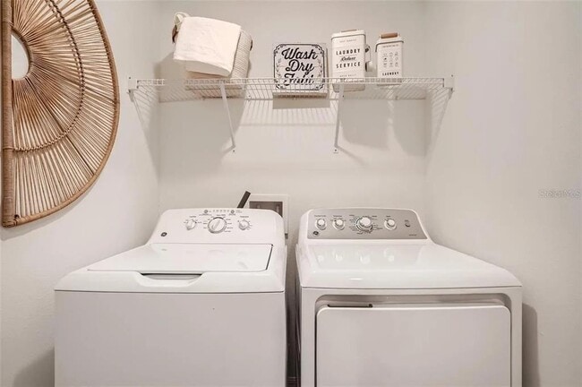 Building Photo - 8347 Crescent Oaks Dr