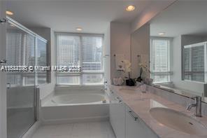 Building Photo - 950 Brickell Bay Dr