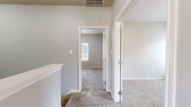 Building Photo - 211 Forest Dr Loop