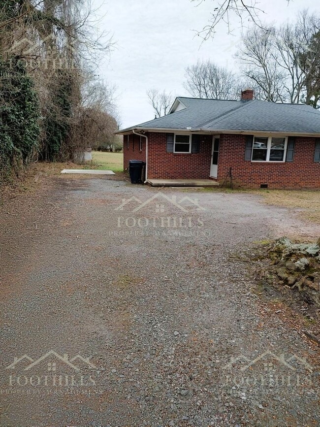 Building Photo - 2712 Cedar Ln