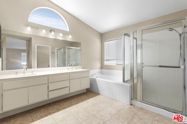 Building Photo - 39851 Ranchwood Dr