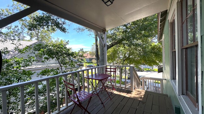 Building Photo - Great downtown location just 1-1/2 blocks off Centre St.!