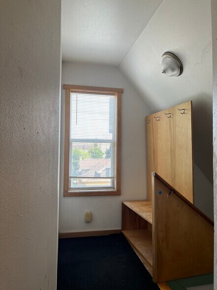 Building Photo - 3220 N Oakland Ave