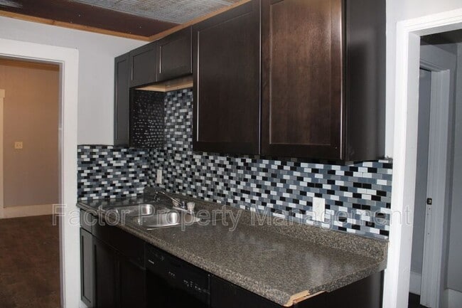 Building Photo - 510 N 4th St