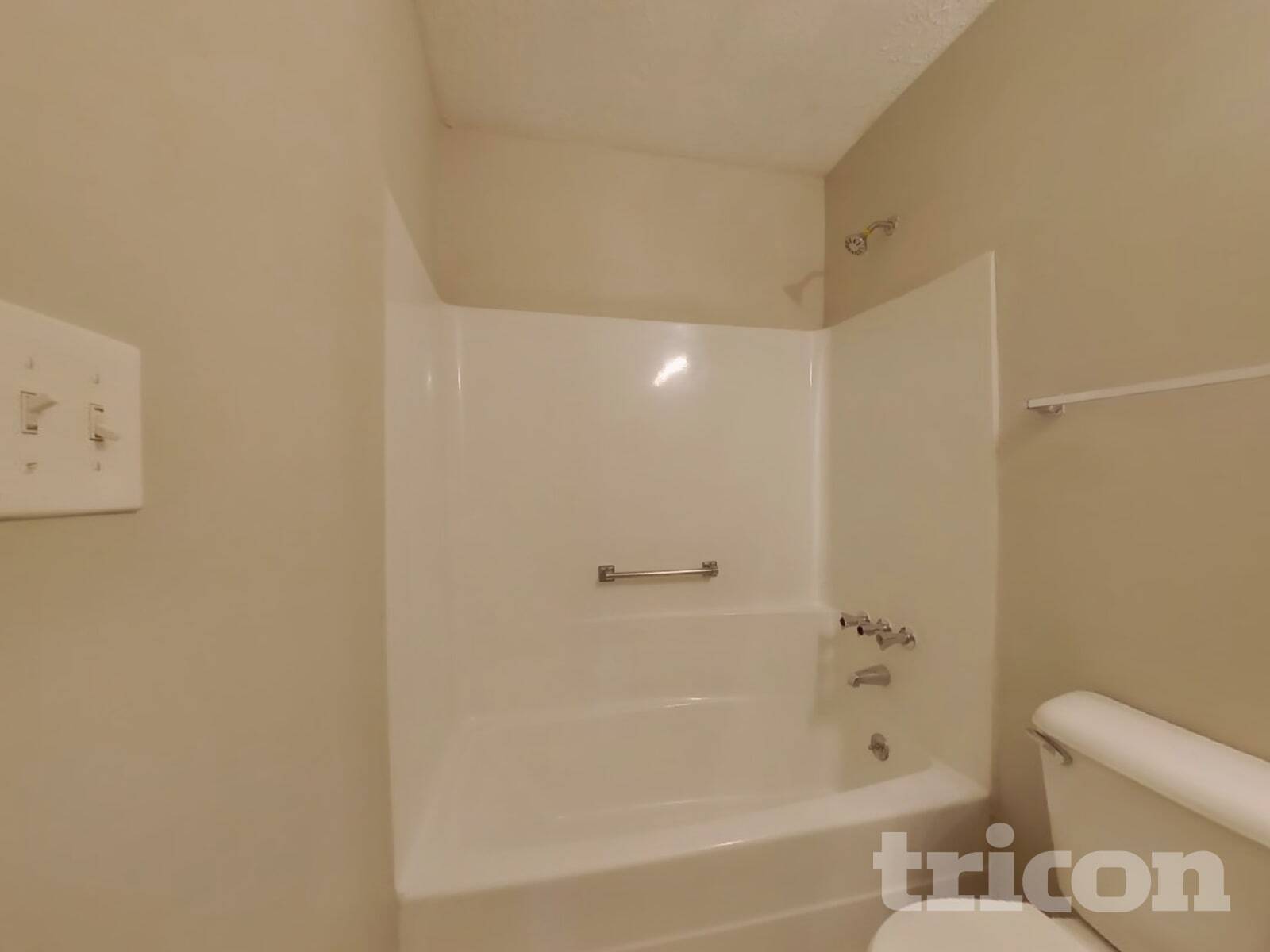 Building Photo - 4211 Clearview Dr
