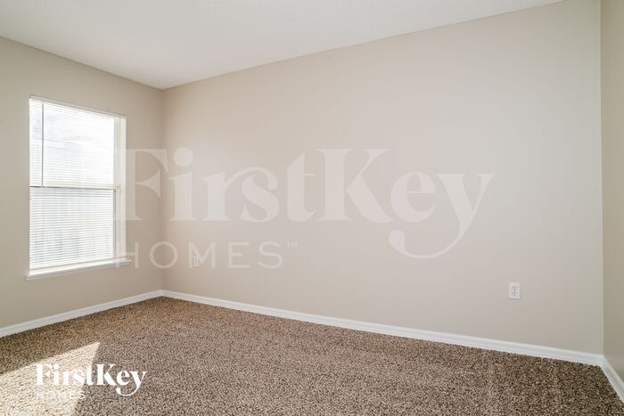 Building Photo - 110 Reeding Ridge Dr W