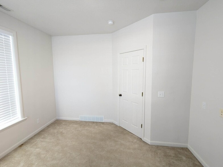 Building Photo - 1760 N 400 E