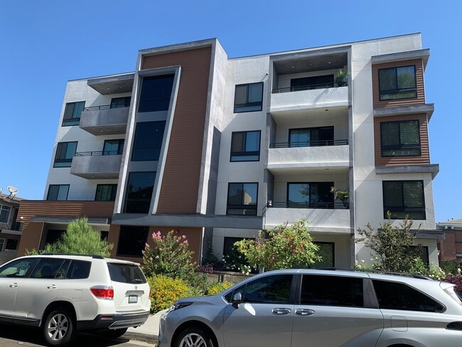 Building Photo - 12147 Magnolia Blvd