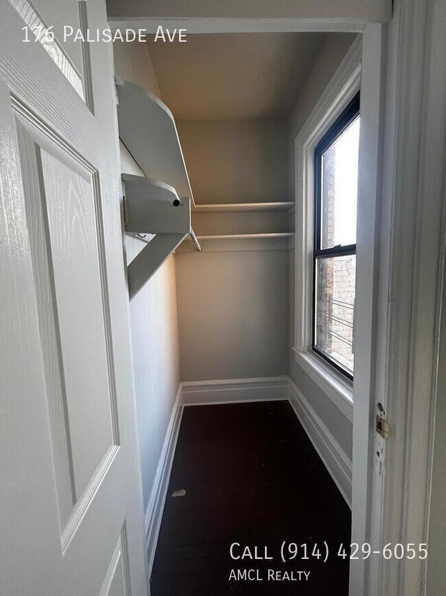 Building Photo - 176 Palisade Ave