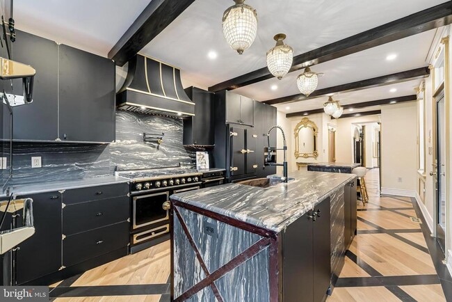 Building Photo - 810 Prince St