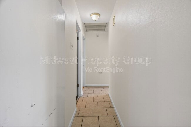 Building Photo - 2047 Goodale Ave
