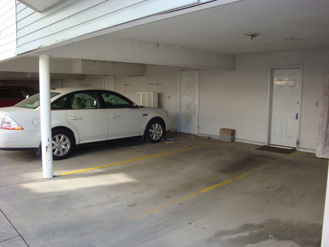 Covered Parking - 547 N 300 E