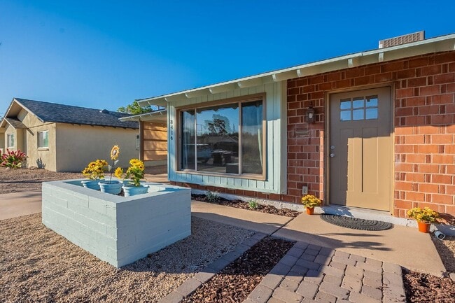 Building Photo - 8416 E Rancho Vista Dr