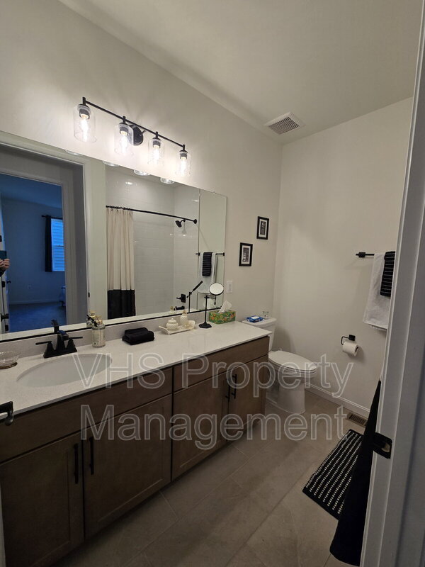 Building Photo - 609 Clover Ln