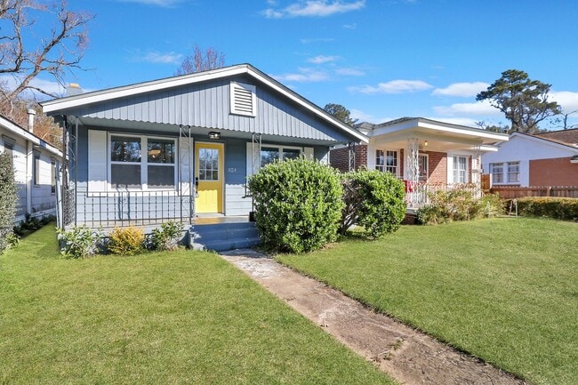 Primary Photo - 3 BED | 2 BATH | REAR OFF-STREET PARKING |...