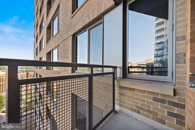 Building Photo - 2bed/1bath at The Odyssey with Garage Park...