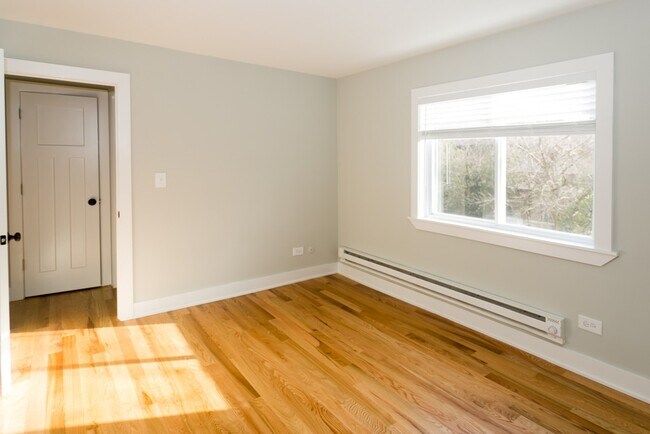 Building Photo - 699 Elm Pl