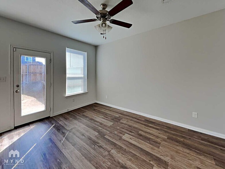 Building Photo - 3265 Karen St