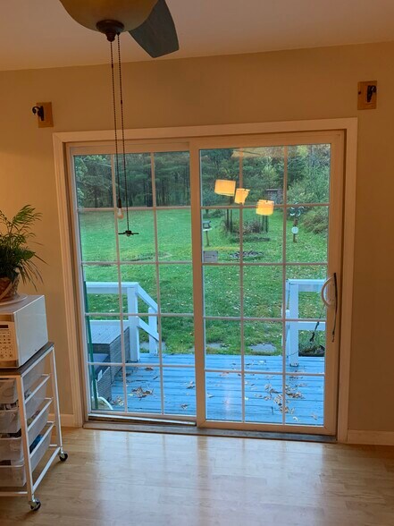 Building Photo - 467 Troy Rd