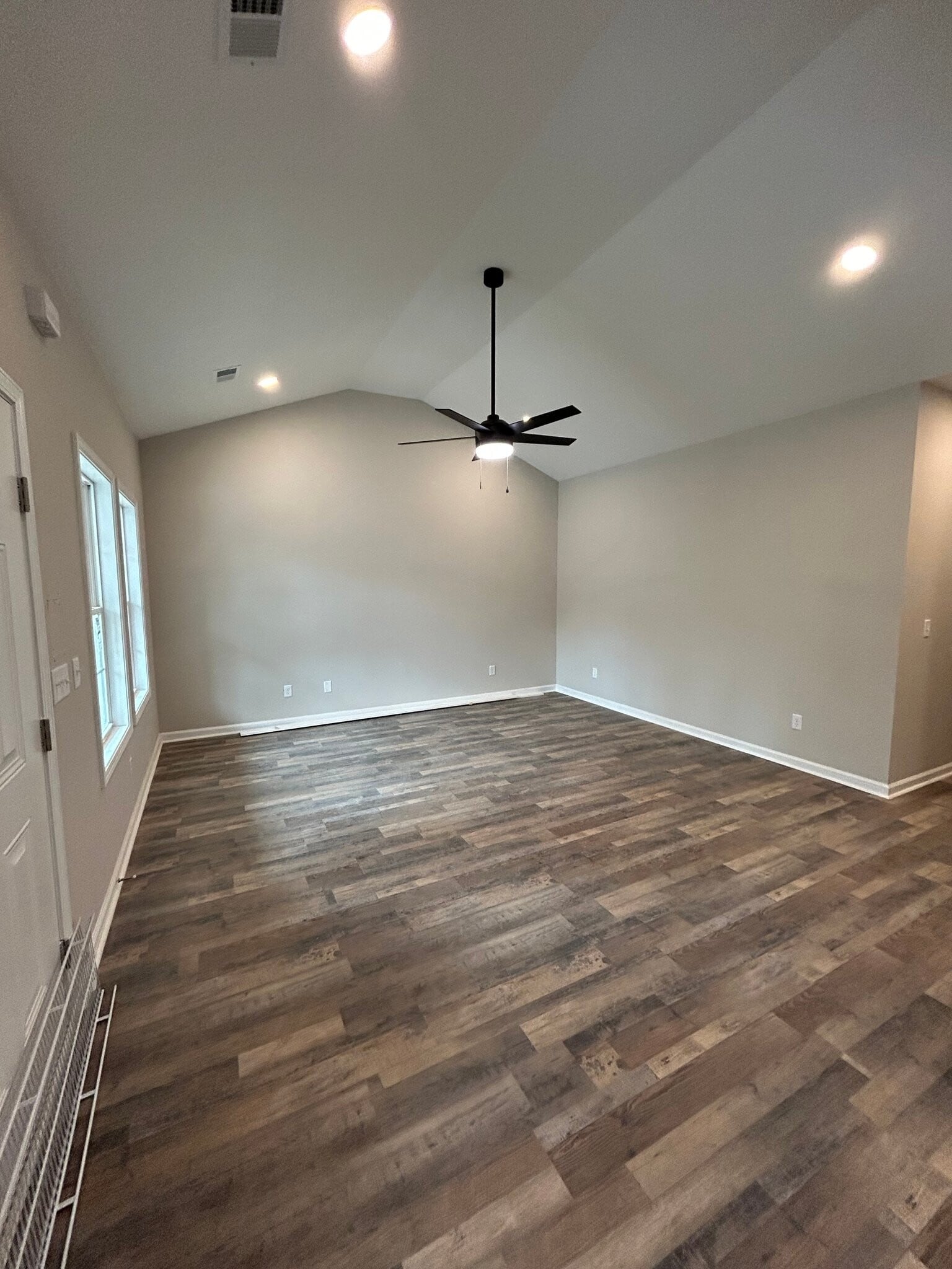 Building Photo - 14 Pine St