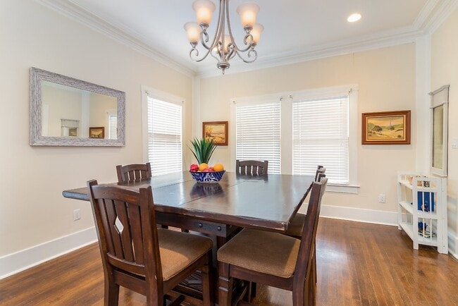 Building Photo - 418 E Myrtle St