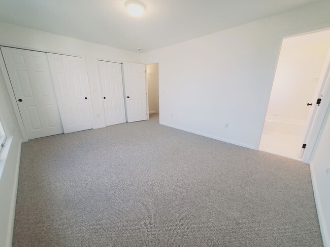 Building Photo - 57 Whitmore Ln