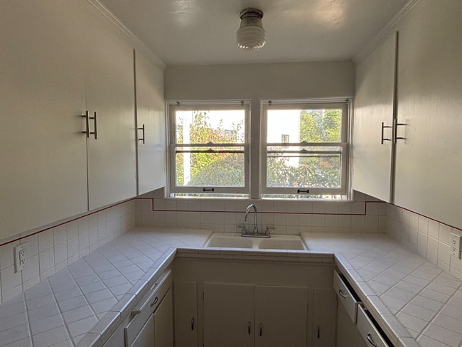 Building Photo - Tyler &amp; Maryland Duplex