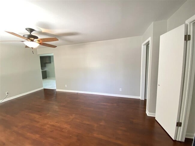 Building Photo - 2104 3rd St