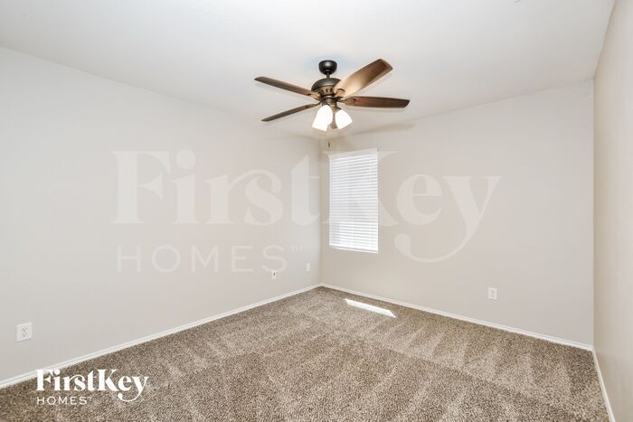 Building Photo - 716 Austin Ln
