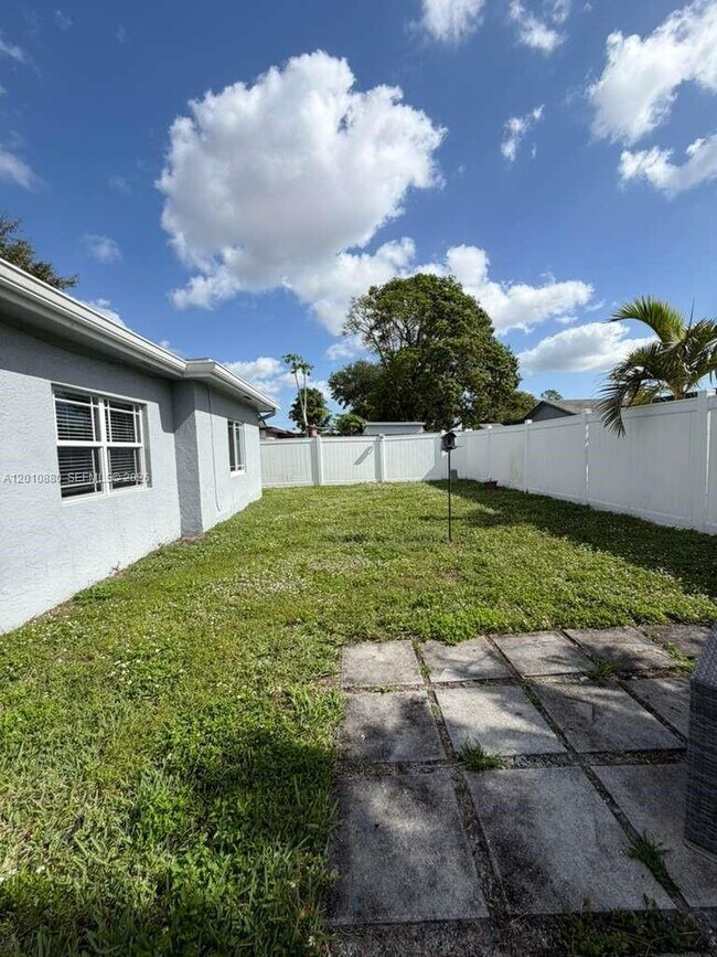 Building Photo - 8202 NW 91st Terrace