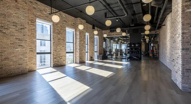 Building Photo - 434 N Orange Ave