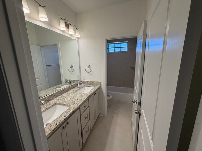 Building Photo - 1115 Sunset Ln