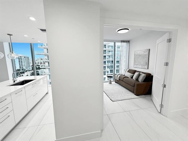 Building Photo - 151 N Seabreeze Blvd