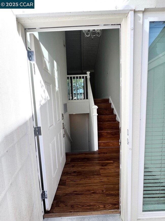 Building Photo - 438 Ridgeview Dr