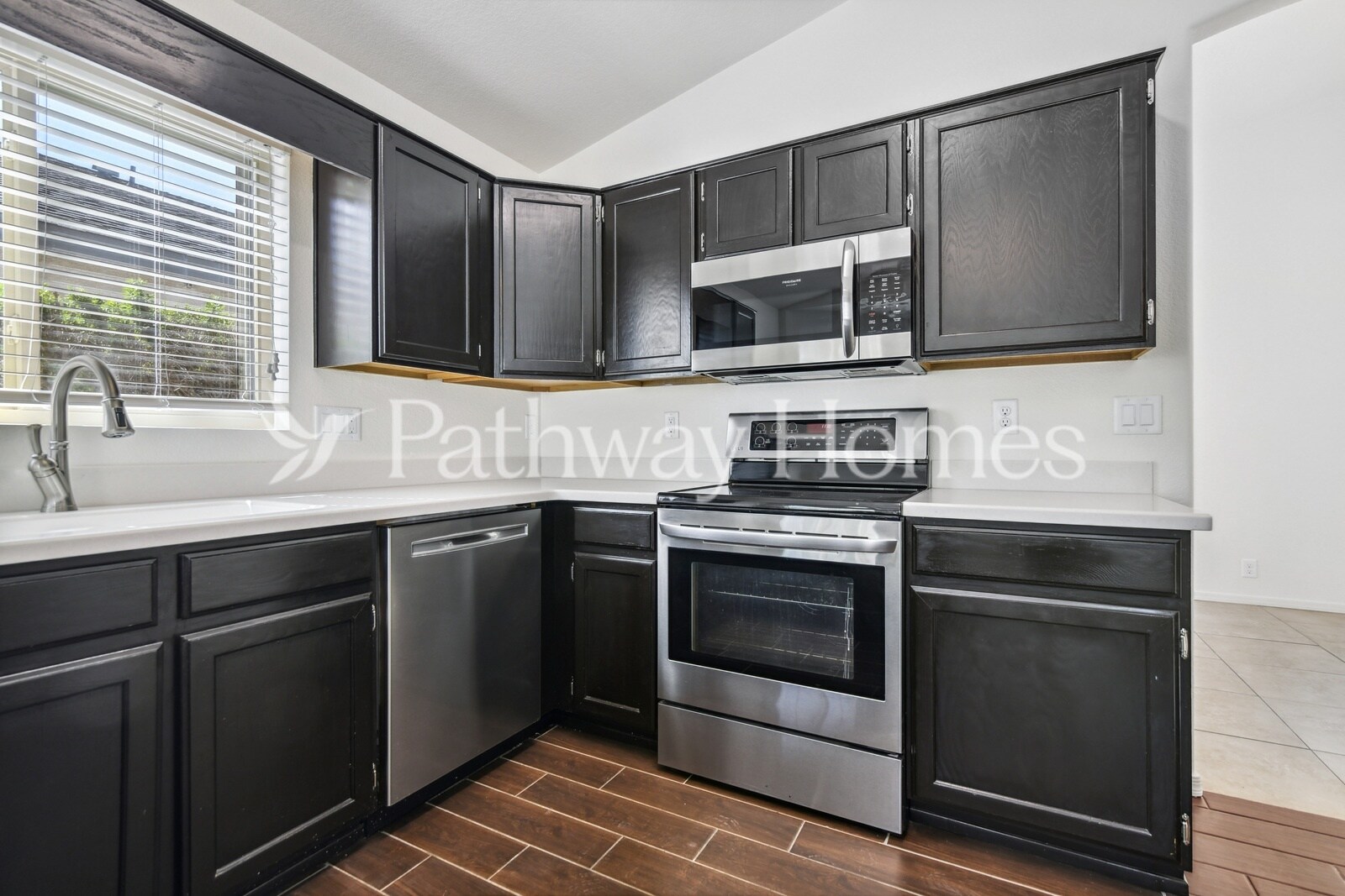 Building Photo - 15212 N 85th Dr