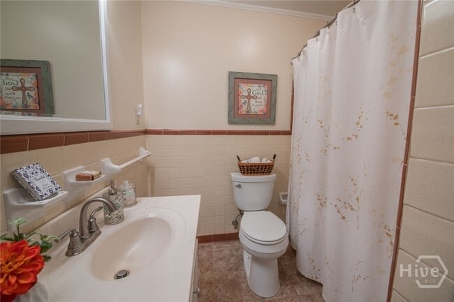 Building Photo - 180 Sherwood Dr