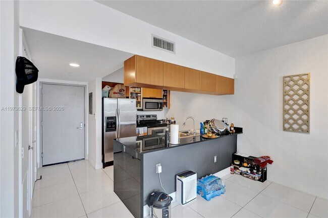 Building Photo - 1750 N Bayshore Dr